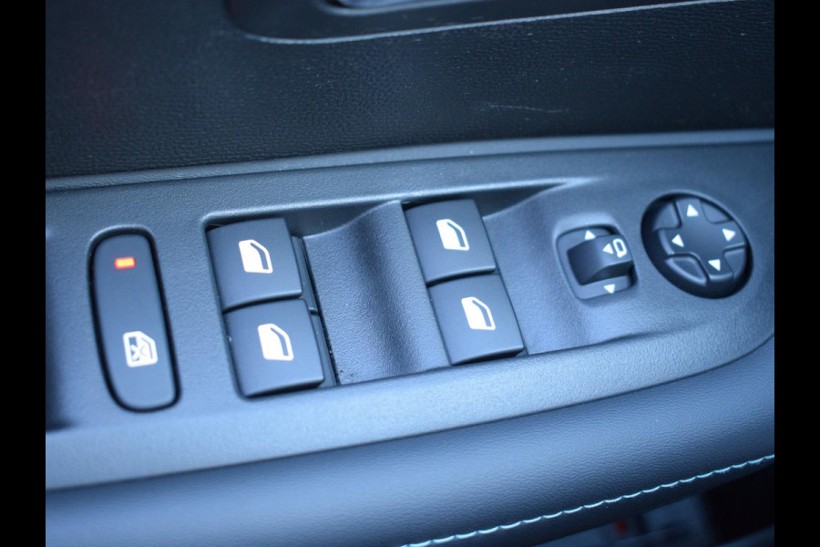 Peugeot 208 1.2 PureTech Allure Pack 100 PK | STOELVERWARMING | CLIMATE CONTROL | APPLE CARPLAY | PARKEERSENSOREN MET CAMERA | 14.486 KM