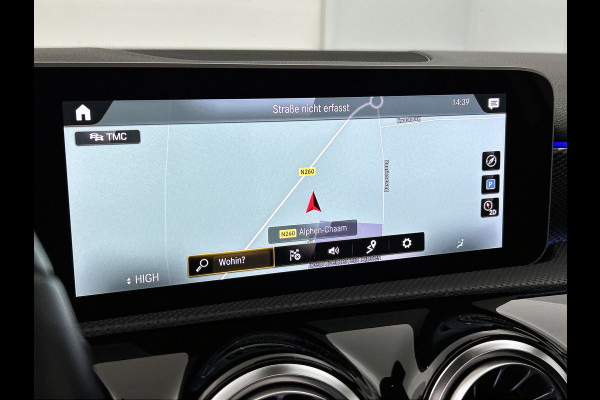 Mercedes-Benz A-Klasse 180 Business Solution AMG (PANORAMADAK, SFEERVERLICHTING, STOELVERWARMING, GOED ONDERHOUDEN)