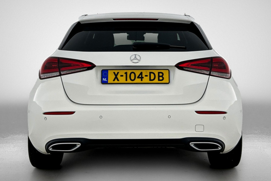 Mercedes-Benz A-Klasse 180 Business Solution AMG (PANORAMADAK, SFEERVERLICHTING, STOELVERWARMING, GOED ONDERHOUDEN)