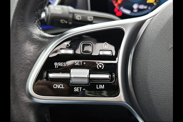 Mercedes-Benz A-Klasse 180 Business Solution AMG (PANORAMADAK, SFEERVERLICHTING, STOELVERWARMING, GOED ONDERHOUDEN)