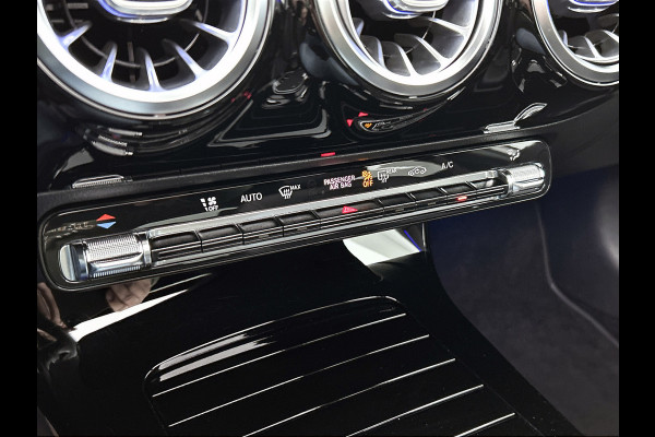 Mercedes-Benz A-Klasse 180 Business Solution AMG (PANORAMADAK, SFEERVERLICHTING, STOELVERWARMING, GOED ONDERHOUDEN)
