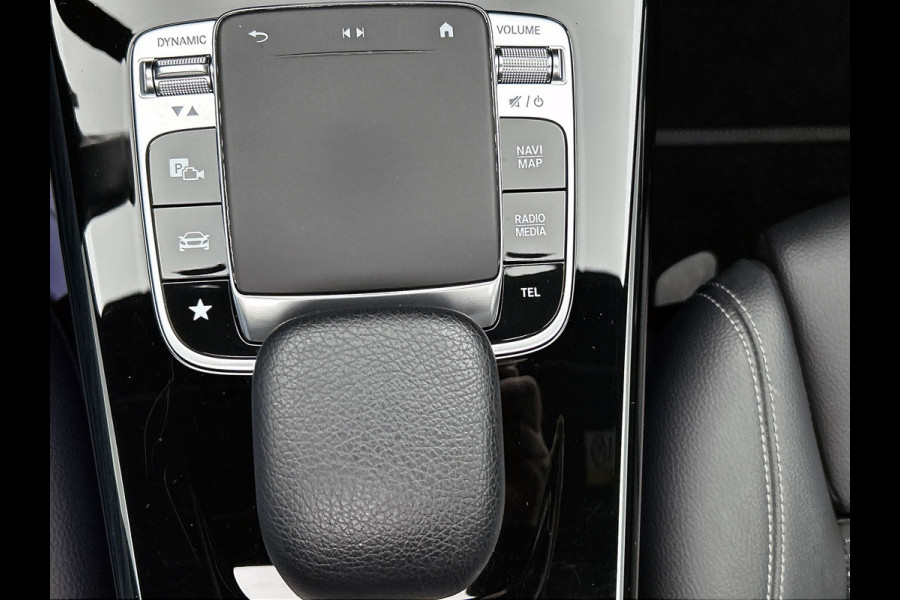 Mercedes-Benz A-Klasse 180 Business Solution AMG (PANORAMADAK, SFEERVERLICHTING, STOELVERWARMING, GOED ONDERHOUDEN)