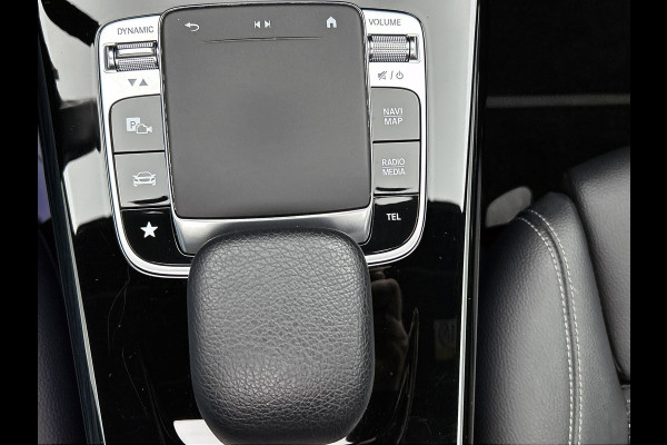 Mercedes-Benz A-Klasse 180 Business Solution AMG (PANORAMADAK, SFEERVERLICHTING, STOELVERWARMING, GOED ONDERHOUDEN)