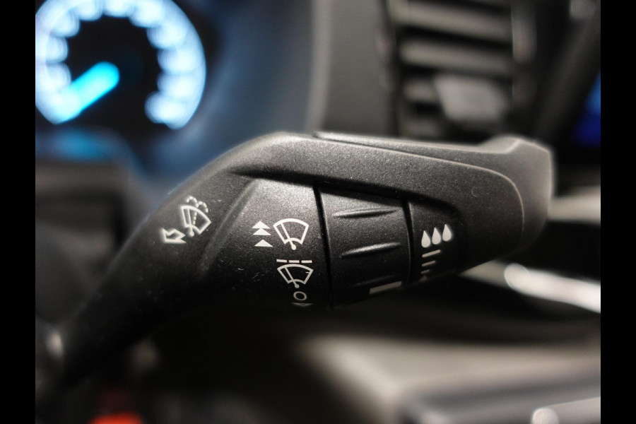 Ford Transit 130pk 2.0 L2H2 Trend Automaat Airco Navi Cruise Automaat Airco Navi Bluetooth Camera V+A DAB+ Cruise