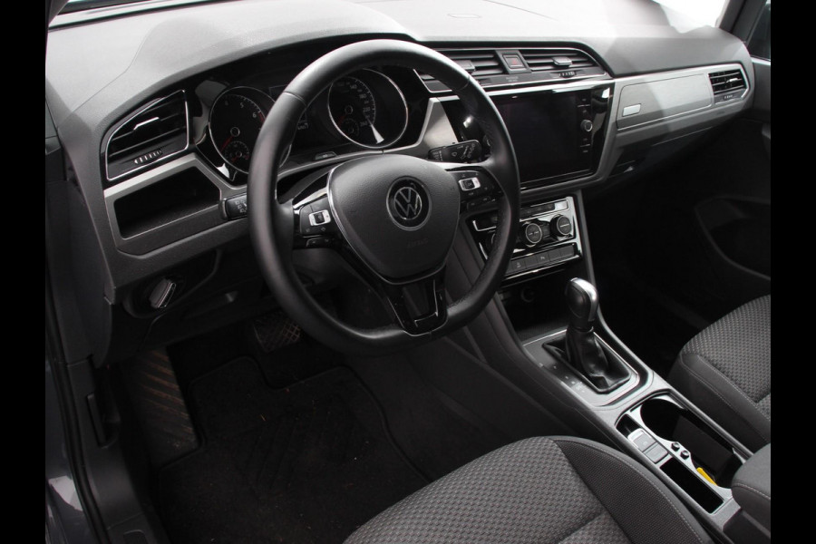 Volkswagen Touran 1.5 TSI DSG Comfortline 7p Navigatie Apple Carplay/Android Auto Parkeersensoren Adaptive Cruise Control Stoelverwarming Climate Control