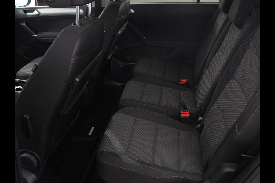 Volkswagen Touran 1.5 TSI DSG Comfortline 7p Navigatie Apple Carplay/Android Auto Parkeersensoren Adaptive Cruise Control Stoelverwarming Climate Control