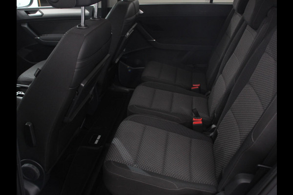 Volkswagen Touran 1.5 TSI DSG Comfortline 7p Navigatie Apple Carplay/Android Auto Parkeersensoren Adaptive Cruise Control Stoelverwarming Climate Control