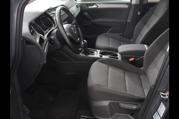 Volkswagen Touran 1.5 TSI DSG Comfortline 7p Navigatie Apple Carplay/Android Auto Parkeersensoren Adaptive Cruise Control Stoelverwarming Climate Control