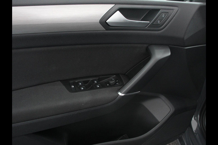 Volkswagen Touran 1.5 TSI DSG Comfortline 7p Navigatie Apple Carplay/Android Auto Parkeersensoren Adaptive Cruise Control Stoelverwarming Climate Control