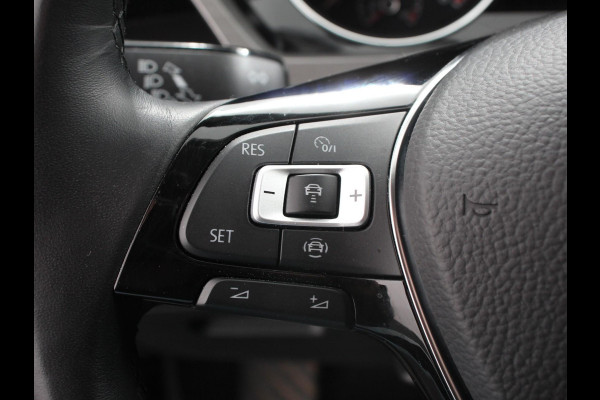 Volkswagen Touran 1.5 TSI DSG Comfortline 7p Navigatie Apple Carplay/Android Auto Parkeersensoren Adaptive Cruise Control Stoelverwarming Climate Control