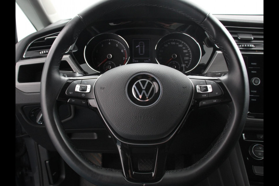 Volkswagen Touran 1.5 TSI DSG Comfortline 7p Navigatie Apple Carplay/Android Auto Parkeersensoren Adaptive Cruise Control Stoelverwarming Climate Control