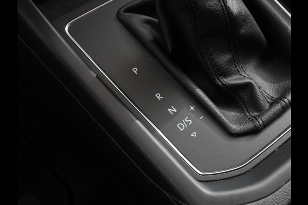 Volkswagen Touran 1.5 TSI DSG Comfortline 7p Navigatie Apple Carplay/Android Auto Parkeersensoren Adaptive Cruise Control Stoelverwarming Climate Control