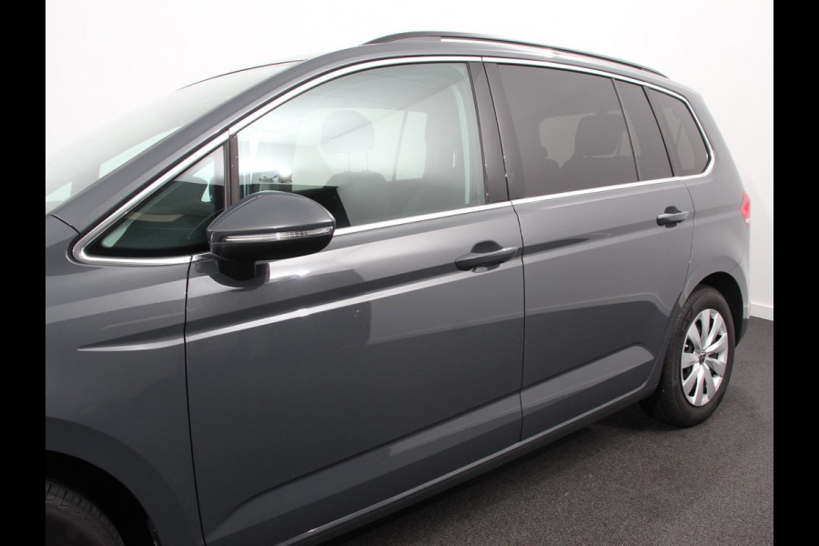 Volkswagen Touran 1.5 TSI DSG Comfortline 7p Navigatie Apple Carplay/Android Auto Parkeersensoren Adaptive Cruise Control Stoelverwarming Climate Control