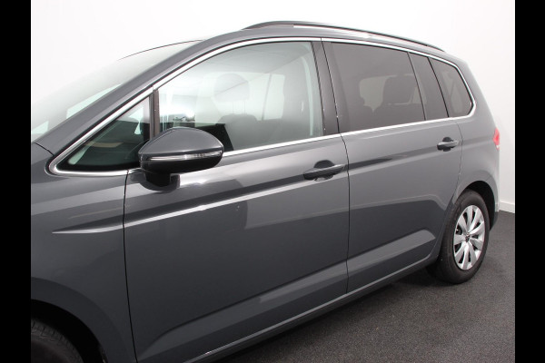 Volkswagen Touran 1.5 TSI DSG Comfortline 7p Navigatie Apple Carplay/Android Auto Parkeersensoren Adaptive Cruise Control Stoelverwarming Climate Control