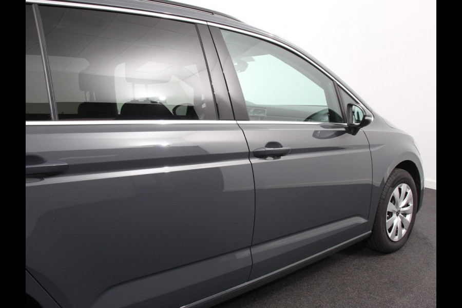 Volkswagen Touran 1.5 TSI DSG Comfortline 7p Navigatie Apple Carplay/Android Auto Parkeersensoren Adaptive Cruise Control Stoelverwarming Climate Control