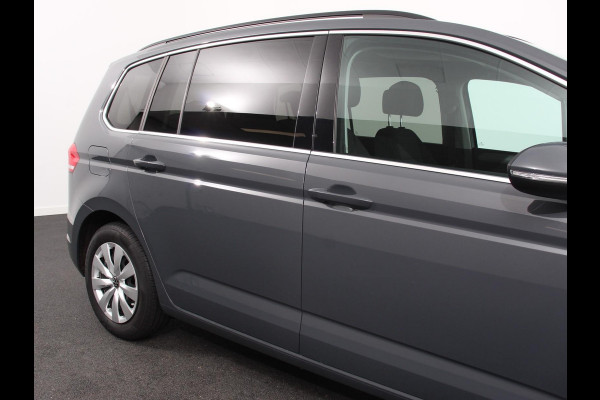 Volkswagen Touran 1.5 TSI DSG Comfortline 7p Navigatie Apple Carplay/Android Auto Parkeersensoren Adaptive Cruise Control Stoelverwarming Climate Control