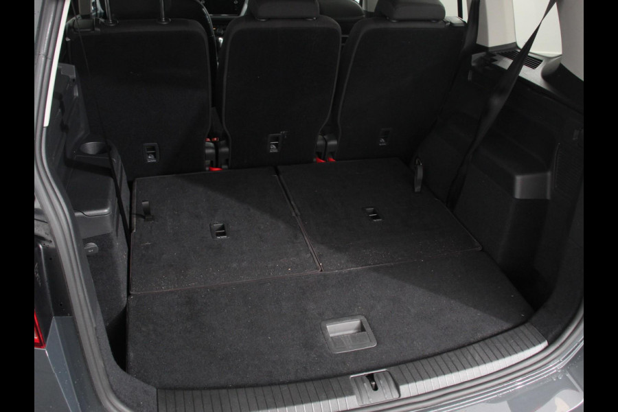 Volkswagen Touran 1.5 TSI DSG Comfortline 7p Navigatie Apple Carplay/Android Auto Parkeersensoren Adaptive Cruise Control Stoelverwarming Climate Control