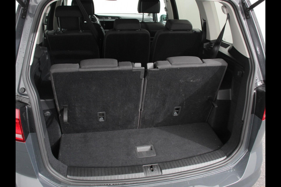 Volkswagen Touran 1.5 TSI DSG Comfortline 7p Navigatie Apple Carplay/Android Auto Parkeersensoren Adaptive Cruise Control Stoelverwarming Climate Control