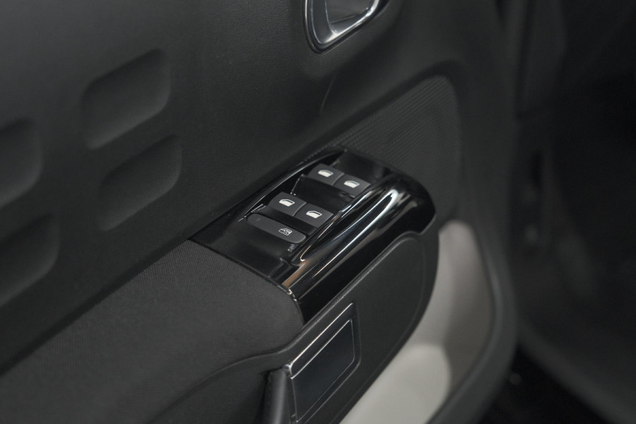 Citroën C3 PureTech 110 EAT6 Max | Apple Carplay | Parkeersensoren | Climate Control | 16 Inch Lichtmetalen Velgen