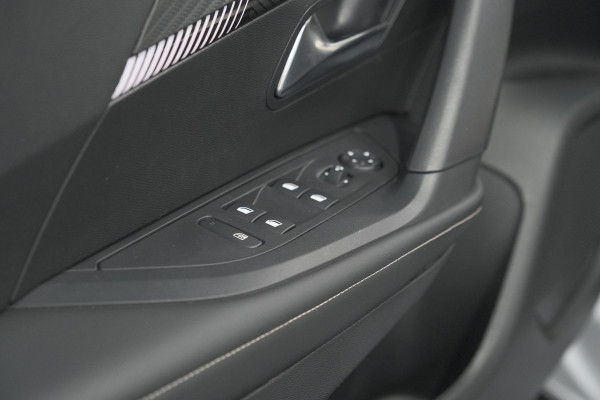 Peugeot 2008 PureTech 100 Allure | Camera | Navigatie | Parkeersensoren | Apple Carplay