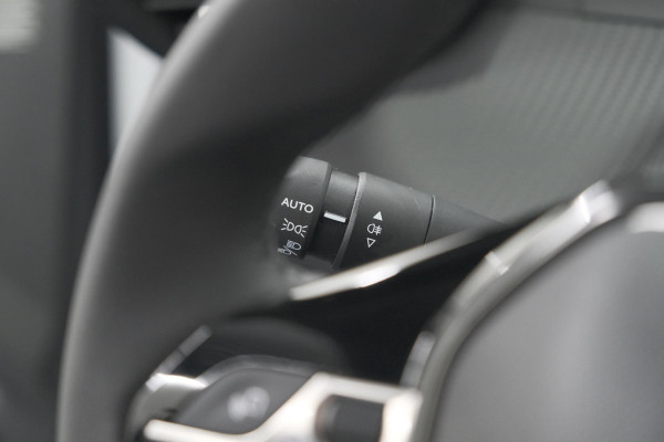 Peugeot 2008 PureTech 100 Allure | Camera | Navigatie | Parkeersensoren | Apple Carplay