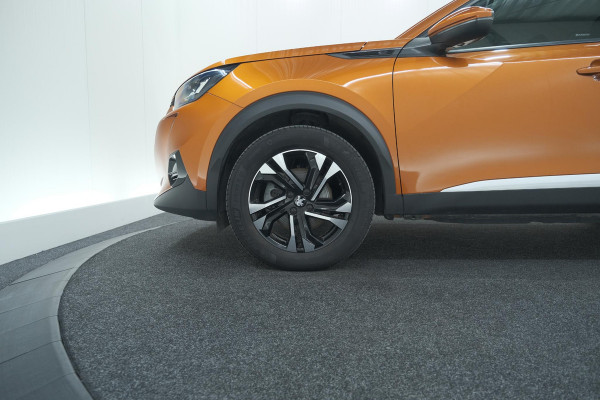 Peugeot e-2008 EV Allure Pack 50 kWh | 3 Fase Laadfunctie | Parkeersensoren | Apple Carplay | Climate Control