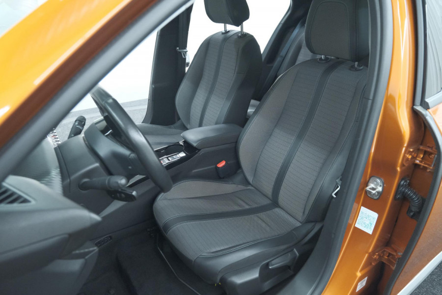 Peugeot e-2008 EV Allure Pack 50 kWh | 3 Fase Laadfunctie | Parkeersensoren | Apple Carplay | Climate Control