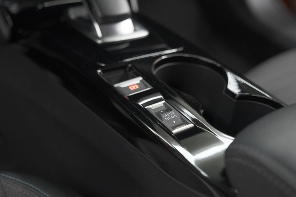 Peugeot e-2008 EV Allure Pack 50 kWh | 3 Fase Laadfunctie | Parkeersensoren | Apple Carplay | Climate Control