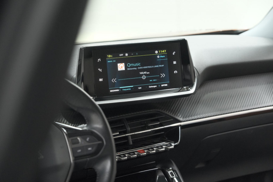 Peugeot e-2008 EV Allure Pack 50 kWh | 3 Fase Laadfunctie | Parkeersensoren | Apple Carplay | Climate Control