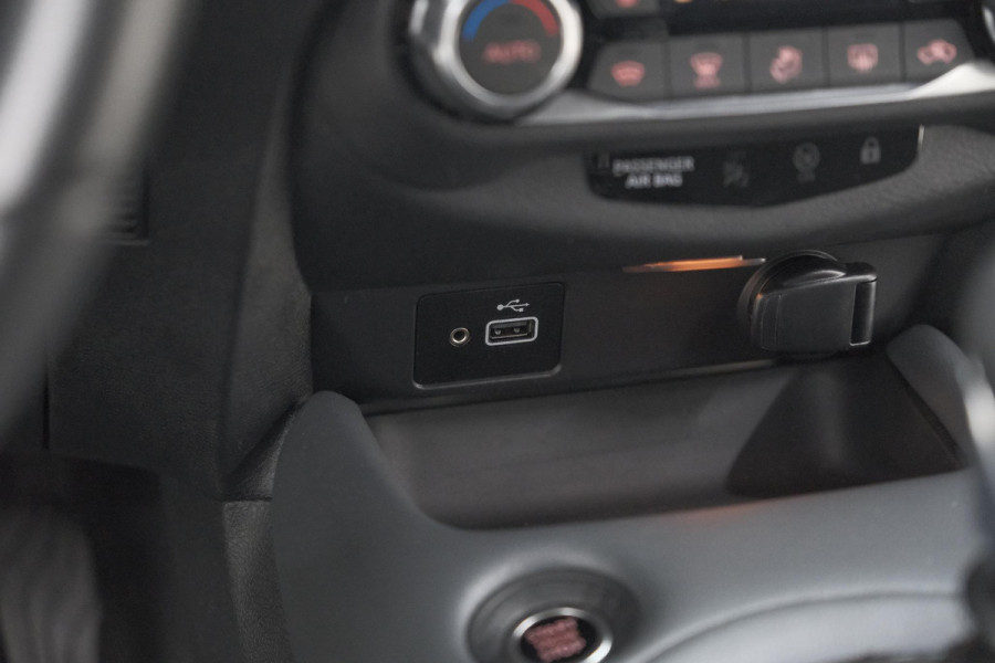 Nissan Juke 1.0 DIG-T Premiere Edition | Trekhaak | Camera | Apple Carplay | Parkeersensoren