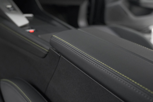 Peugeot 408 PureTech 130 EAT8 GT | 360 Camera | Adaptieve Cruise Control | Elektronische Kofferklep | Apple Carplay