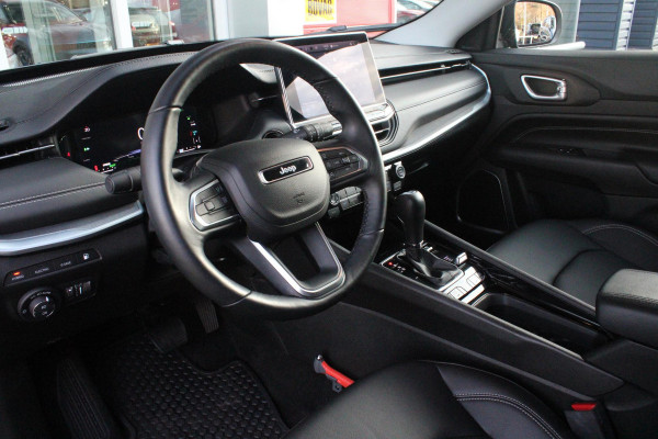 Jeep Compass 4xe 240PK Plug-in Hybrid ELECTRIC S | PANORAMSICH SCHUIF/KANTEL DAK | STOEL/STUUR VERWARMING | ALL SEASON BANDEN | 19" LICHTMETALEN VELGEN "GLOSSY BLACK" | ELEKTRISCH BEDIENBARE BESTUURDERSSTOEL | LEDEREN BEKLEDING | ADAPTIVE CRUISE CONTROL | NAVIGATIE | DRAADLOZE APPLE CARPLAY/ANDROID AUTO | DRAADLOZE TELEFOONLADER | DAB+ RADIO | ELEKTRISCH BEDIENBARE ACHTERKLEP | ACHTERUITRIJ CAMERA | KEYLESS ENTRY/START |