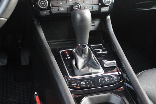 Jeep Compass 4xe 240PK Plug-in Hybrid ELECTRIC S | PANORAMSICH SCHUIF/KANTEL DAK | STOEL/STUUR VERWARMING | ALL SEASON BANDEN | 19" LICHTMETALEN VELGEN "GLOSSY BLACK" | ELEKTRISCH BEDIENBARE BESTUURDERSSTOEL | LEDEREN BEKLEDING | ADAPTIVE CRUISE CONTROL | NAVIGATIE | DRAADLOZE APPLE CARPLAY/ANDROID AUTO | DRAADLOZE TELEFOONLADER | DAB+ RADIO | ELEKTRISCH BEDIENBARE ACHTERKLEP | ACHTERUITRIJ CAMERA | KEYLESS ENTRY/START |