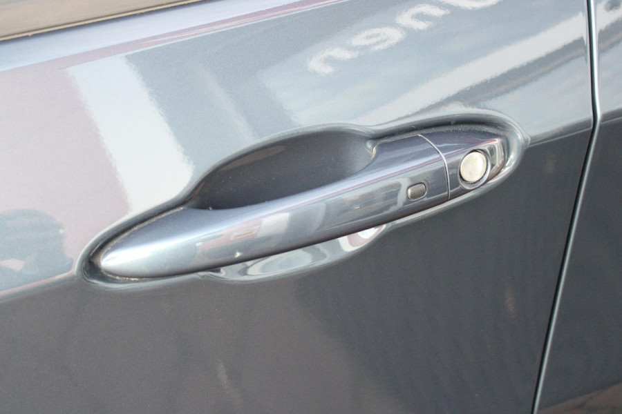 Jeep Compass 4xe 240PK Plug-in Hybrid ELECTRIC S | PANORAMSICH SCHUIF/KANTEL DAK | STOEL/STUUR VERWARMING | ALL SEASON BANDEN | 19" LICHTMETALEN VELGEN "GLOSSY BLACK" | ELEKTRISCH BEDIENBARE BESTUURDERSSTOEL | LEDEREN BEKLEDING | ADAPTIVE CRUISE CONTROL | NAVIGATIE | DRAADLOZE APPLE CARPLAY/ANDROID AUTO | DRAADLOZE TELEFOONLADER | DAB+ RADIO | ELEKTRISCH BEDIENBARE ACHTERKLEP | ACHTERUITRIJ CAMERA | KEYLESS ENTRY/START |