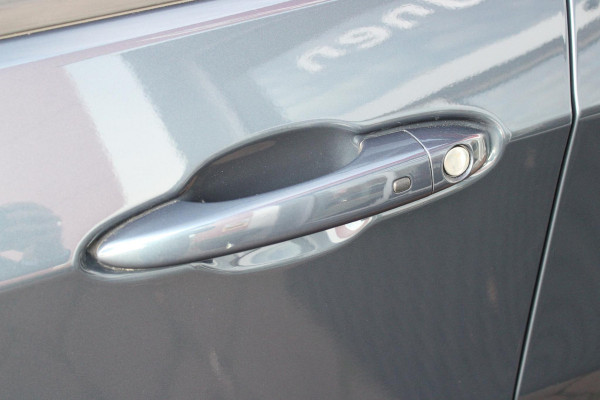 Jeep Compass 4xe 240PK Plug-in Hybrid ELECTRIC S | PANORAMSICH SCHUIF/KANTEL DAK | STOEL/STUUR VERWARMING | ALL SEASON BANDEN | 19" LICHTMETALEN VELGEN "GLOSSY BLACK" | ELEKTRISCH BEDIENBARE BESTUURDERSSTOEL | LEDEREN BEKLEDING | ADAPTIVE CRUISE CONTROL | NAVIGATIE | DRAADLOZE APPLE CARPLAY/ANDROID AUTO | DRAADLOZE TELEFOONLADER | DAB+ RADIO | ELEKTRISCH BEDIENBARE ACHTERKLEP | ACHTERUITRIJ CAMERA | KEYLESS ENTRY/START |