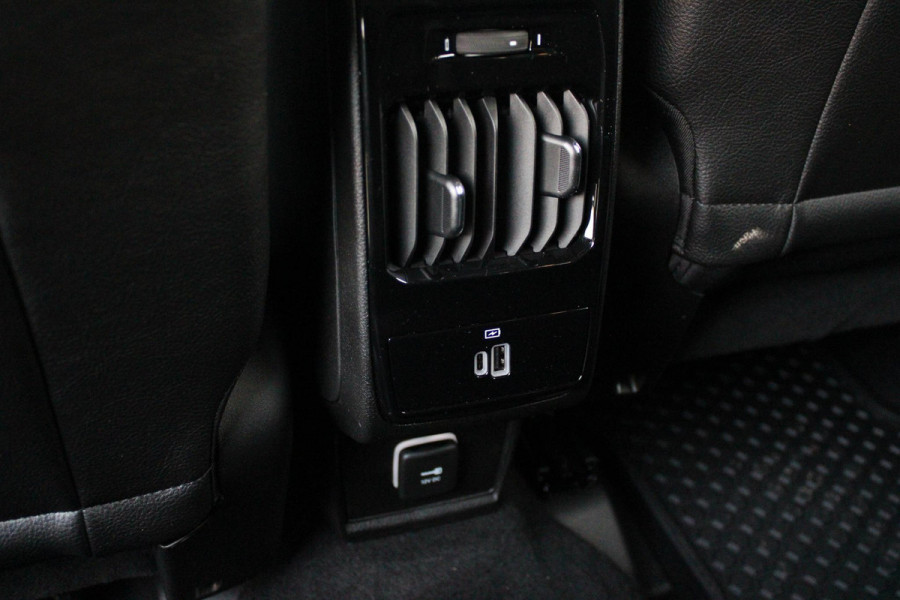 Jeep Compass 4xe 240PK Plug-in Hybrid ELECTRIC S | PANORAMSICH SCHUIF/KANTEL DAK | STOEL/STUUR VERWARMING | ALL SEASON BANDEN | 19" LICHTMETALEN VELGEN "GLOSSY BLACK" | ELEKTRISCH BEDIENBARE BESTUURDERSSTOEL | LEDEREN BEKLEDING | ADAPTIVE CRUISE CONTROL | NAVIGATIE | DRAADLOZE APPLE CARPLAY/ANDROID AUTO | DRAADLOZE TELEFOONLADER | DAB+ RADIO | ELEKTRISCH BEDIENBARE ACHTERKLEP | ACHTERUITRIJ CAMERA | KEYLESS ENTRY/START |