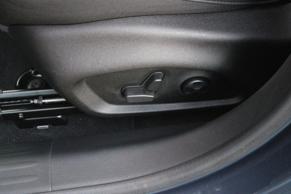 Jeep Compass 4xe 240PK Plug-in Hybrid ELECTRIC S | PANORAMSICH SCHUIF/KANTEL DAK | STOEL/STUUR VERWARMING | ALL SEASON BANDEN | 19" LICHTMETALEN VELGEN "GLOSSY BLACK" | ELEKTRISCH BEDIENBARE BESTUURDERSSTOEL | LEDEREN BEKLEDING | ADAPTIVE CRUISE CONTROL | NAVIGATIE | DRAADLOZE APPLE CARPLAY/ANDROID AUTO | DRAADLOZE TELEFOONLADER | DAB+ RADIO | ELEKTRISCH BEDIENBARE ACHTERKLEP | ACHTERUITRIJ CAMERA | KEYLESS ENTRY/START |