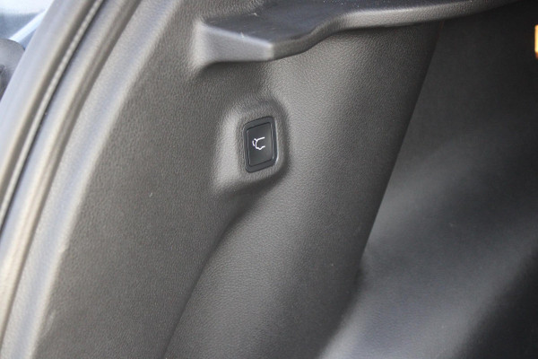 Jeep Compass 4xe 240PK Plug-in Hybrid ELECTRIC S | PANORAMSICH SCHUIF/KANTEL DAK | STOEL/STUUR VERWARMING | ALL SEASON BANDEN | 19" LICHTMETALEN VELGEN "GLOSSY BLACK" | ELEKTRISCH BEDIENBARE BESTUURDERSSTOEL | LEDEREN BEKLEDING | ADAPTIVE CRUISE CONTROL | NAVIGATIE | DRAADLOZE APPLE CARPLAY/ANDROID AUTO | DRAADLOZE TELEFOONLADER | DAB+ RADIO | ELEKTRISCH BEDIENBARE ACHTERKLEP | ACHTERUITRIJ CAMERA | KEYLESS ENTRY/START |