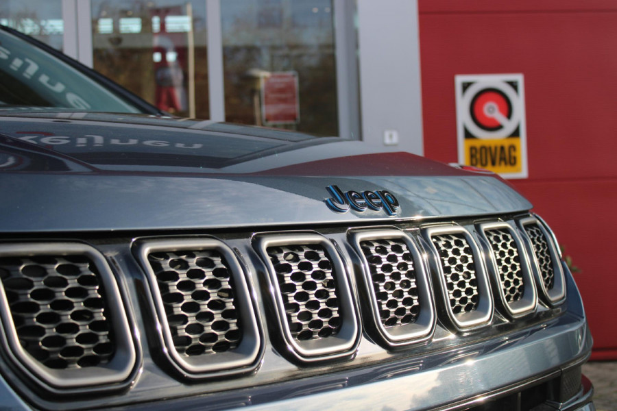 Jeep Compass 4xe 240PK Plug-in Hybrid ELECTRIC S | PANORAMSICH SCHUIF/KANTEL DAK | STOEL/STUUR VERWARMING | ALL SEASON BANDEN | 19" LICHTMETALEN VELGEN "GLOSSY BLACK" | ELEKTRISCH BEDIENBARE BESTUURDERSSTOEL | LEDEREN BEKLEDING | ADAPTIVE CRUISE CONTROL | NAVIGATIE | DRAADLOZE APPLE CARPLAY/ANDROID AUTO | DRAADLOZE TELEFOONLADER | DAB+ RADIO | ELEKTRISCH BEDIENBARE ACHTERKLEP | ACHTERUITRIJ CAMERA | KEYLESS ENTRY/START |