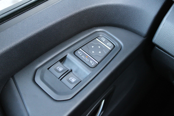 Renault Trafic 2.0 Blue dCi 170pk T29 L2H1 Extra DC - 2x Schuifdeur - Carplay - LED - Blind Spot - Navigatie - Camera - Trekhaak - Stoelverwarm