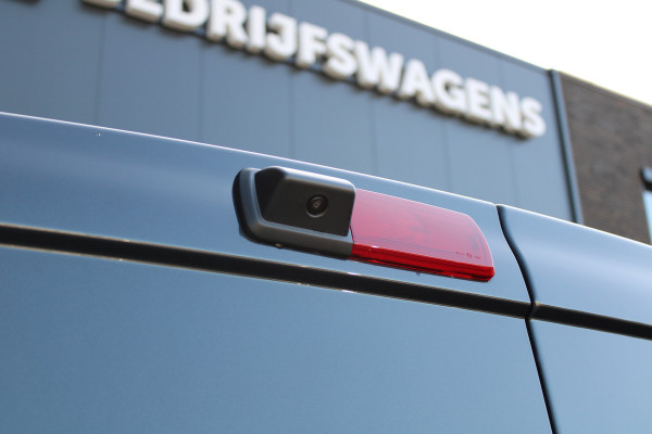 Renault Trafic 2.0 Blue dCi 170pk T29 L2H1 Extra DC - 2x Schuifdeur - Carplay - LED - Blind Spot - Navigatie - Camera - Trekhaak - Stoelverwarm