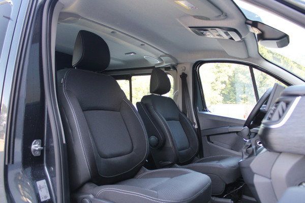 Renault Trafic 2.0 Blue dCi 170pk T29 L2H1 Extra DC - 2x Schuifdeur - Carplay - LED - Blind Spot - Navigatie - Camera - Trekhaak - Stoelverwarm