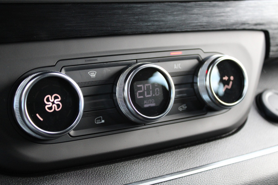 Renault Trafic 2.0 Blue dCi 170pk T29 L2H1 Extra DC - 2x Schuifdeur - Carplay - LED - Blind Spot - Navigatie - Camera - Trekhaak - Stoelverwarm