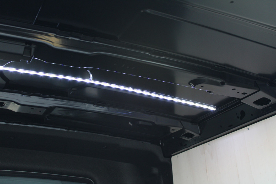 Renault Trafic 2.0 Blue dCi 170pk T29 L2H1 Extra DC - 2x Schuifdeur - Carplay - LED - Blind Spot - Navigatie - Camera - Trekhaak - Stoelverwarm