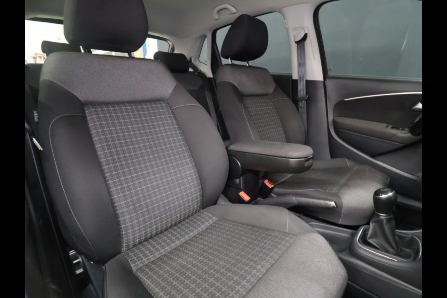 Volkswagen Polo 1.2 TSI Highline [BLUETOOTH, AIRCO, RADIO, CD-SPELER, ELEKTRISCHE RAMEN V+A, NIEUWSTAAT]