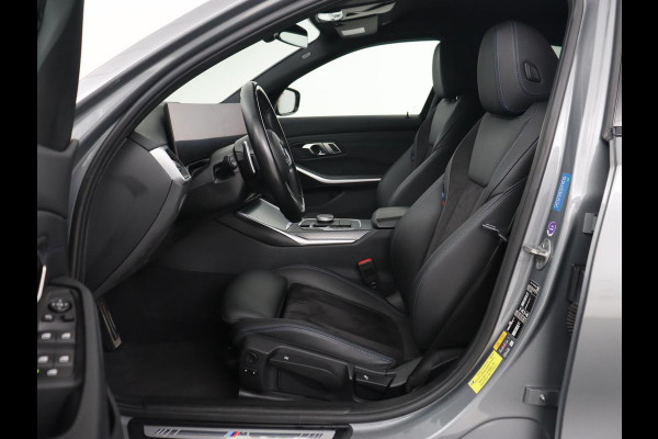 BMW 3-serie 320e M Sport | Trekhaak | Stoelverwarming | Camera | Leder/Alcantara | Stuurverwarming | Carplay | Live Cockpit Plus | Adaptief LED | Sportstoelen | Cruise control | PHEV | Plug In