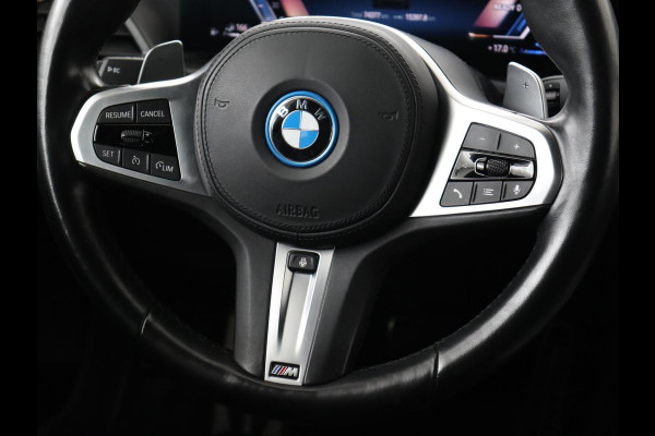 BMW 3-serie 320e M Sport | Trekhaak | Stoelverwarming | Camera | Leder/Alcantara | Stuurverwarming | Carplay | Live Cockpit Plus | Adaptief LED | Sportstoelen | Cruise control | PHEV | Plug In