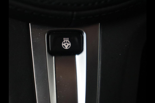 BMW 3-serie 320e M Sport | Trekhaak | Stoelverwarming | Camera | Leder/Alcantara | Stuurverwarming | Carplay | Live Cockpit Plus | Adaptief LED | Sportstoelen | Cruise control | PHEV | Plug In