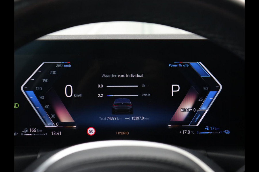 BMW 3-serie 320e M Sport | Trekhaak | Stoelverwarming | Camera | Leder/Alcantara | Stuurverwarming | Carplay | Live Cockpit Plus | Adaptief LED | Sportstoelen | Cruise control | PHEV | Plug In