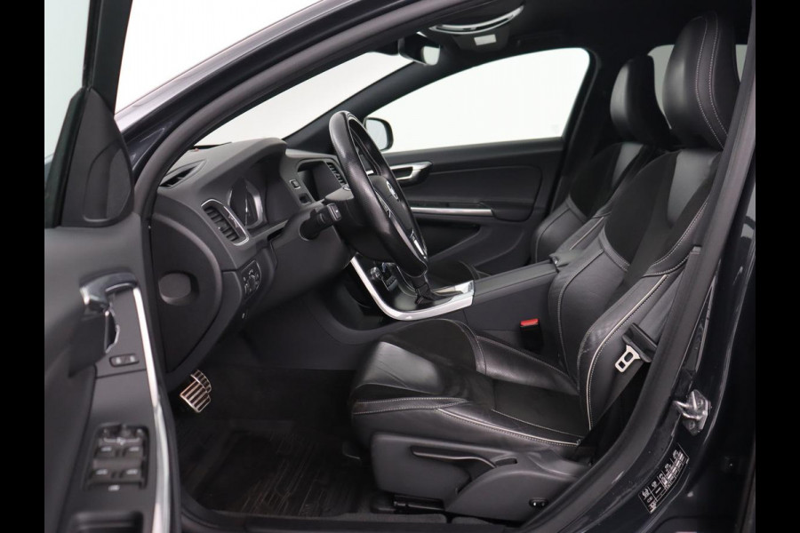Volvo V60 2.0 T4 R Design | Stoel & stuurverwarming | Adaptive cruise | Trekhaak | Bi-Xenon | Camera | Achterbankverwarming | Keyless | Navigatie | Parkeerhulp | Bluetooth | Climate control